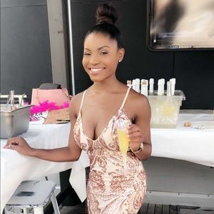 Meet your Posher, Charmique